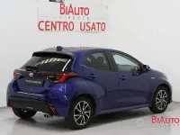 Usata Toyota Yaris Hybrid Lounge 115 CV (84 kW) 2021 Bluazzurro Berlina