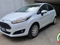 Usata Ford Fiesta 80 CV (58 kW) 2014 Bianco Utilitaria