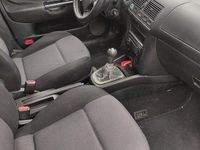 Usado VW Golf IV 90 CV (66 kW) 2000 Azul Berlina