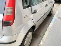Usata Ford Fiesta Ghia 75 CV (55 kW) 2003 Grigio Utilitaria