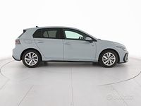 Usata VW Golf VIII R-line 150 CV (110 kW) 2024 Grigio Berlina