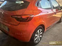 Usata Renault Clio V Equilibre 65 CV (47 kW) 2023 Arancione Berlina