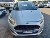 Usata Ford Fiesta 95 CV (69 kW) 2016 Grigio Utilitaria