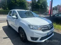 Usata Dacia Sandero Lauréate 75 CV (55 kW) 2013 Bianco Berlina