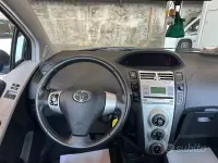 Usata Toyota Yaris 69 CV (50 kW) 2009 Grigio Utilitaria