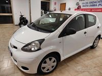 Usata Toyota Aygo 68 CV (50 kW) 2010 Bianco Utilitaria