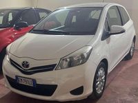 Usata Toyota Yaris Lounge 69 CV (50 kW) 2013 Bianco Utilitaria