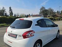 Usata Peugeot 208 67 CV (49 kW) 2014 Bianco Utilitaria