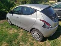 Usata Lancia Ypsilon Gold 69 CV (50 kW) 2016 Argento Utilitaria
