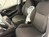 Usata Peugeot 208 68 CV (50 kW) 2013 Bianco Utilitaria