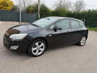 Usata Opel Astra 101 CV (74 kW) 2012 Grigio Berlina