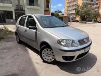 Usado Fiat Punto Classica 60 CV (44 kW) 2009 Gris Utilitario