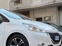 Usata Peugeot 208 Allure 68 CV (50 kW) 2014 Bianco Utilitaria
