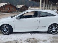 Usata Opel Astra Edition 240 CV (176 kW) 2009 Bianco Berlina