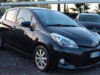 Usata Toyota Yaris Hybrid Lounge 74 CV (54 kW) 2013 Nero Berlina