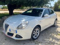 Usata Alfa Romeo Giulietta Distinctive 140 CV (102 kW) 2011 Bianco Utilitaria