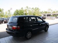 Usata Kia Carens LX 112 CV (82 kW) 2004 Nero Monovolume