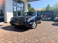 Käytetty Mercedes E200 Classic 136 HP (100 kW) 1997 Sininen Sedan