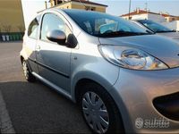 Usata Peugeot 107 54 CV (39 kW) 2007 Grigio Utilitaria
