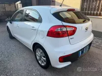 Usata Kia Rio Active 75 CV (55 kW) 2015 Bianco Utilitaria