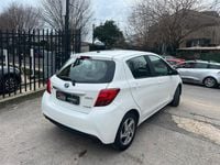 Usata Toyota Yaris Hybrid Active 75 CV (55 kW) 2015 Bianco Berlina
