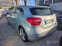 Usata Mercedes A180 109 CV (80 kW) 2014 Grigio Berlina