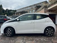 Usata Toyota Aygo Cool 72 CV (52 kW) 2019 Bianco Utilitaria