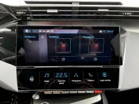 Usata Peugeot e-308 114 kW (156 CV) 2023 Bianco okenite Utilitaria