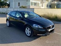 Usata Volvo V40 Plus 120 CV (88 kW) 2018 Nero Berlina