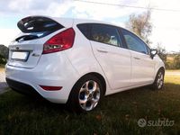 Usata Ford Fiesta Business Edition 70 CV (51 kW) 2012 Bianco Utilitaria