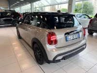 Begagnad Mini Cooper Classic 136 HK (100 kW) 2022 Grå Halvkombi