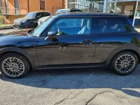 Usata Mini Cooper 156 CV (114 kW) 2024 Midnight black Utilitaria