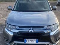 Usata Mitsubishi Outlander P-HEV Instyle 135 CV (99 kW) 2019 Grigio SUV