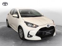 Usata Toyota Yaris Hybrid Active 116 CV (85 kW) 2022 Bianco Berlina
