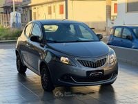 Usado Lancia Ypsilon S 69 HP (50 kW) 2022 Cinzento Citadino