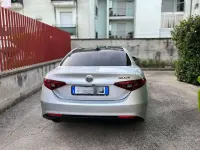 Usata Alfa Romeo Giulia Tech Edition 160 CV (117 kW) 2018 Argento Berlina