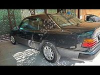 Usata Mercedes E200 136 CV (100 kW) 1993 Nero Berlina