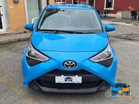 Usata Toyota Aygo 72 CV (52 kW) 2018 Blu Utilitaria