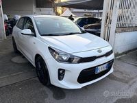 Usata Kia Rio 84 CV (61 kW) 2017 Bianco Berlina