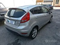 Usata Ford Fiesta Titanium 95 CV (69 kW) 2012 Grigio Berlina