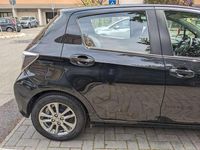 Usata Toyota Yaris Active 90 CV (66 kW) 2014 Nero Utilitaria