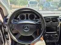 Usata Mercedes B180 109 CV (80 kW) 2011 Grigio Utilitaria