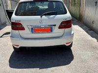 Usata Mercedes 200 140 CV (102 kW) 2011 Bianco Monovolume