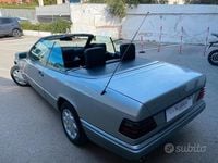 Usata Mercedes E200 136 CV (100 kW) 1994 Nero Cabrio
