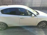 Usata Alfa Romeo Giulietta 105 CV (77 kW) 2013 Bianco Utilitaria