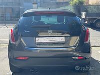 Begagnad Lancia Delta 190 HK (139 kW) 2009 Gul Halvkombi