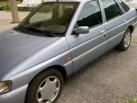 Usata Ford Escort 88 CV (64 kW) 1995 Grigio Berlina