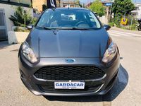 Usata Ford Fiesta 101 CV (74 kW) 2016 Grigio Berlina