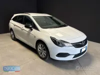Usata Opel Astra 105 CV (77 kW) 2022 Bianco pastello Utilitaria