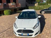 Usata Ford Fiesta 75 CV (55 kW) 2015 Bianco Utilitaria